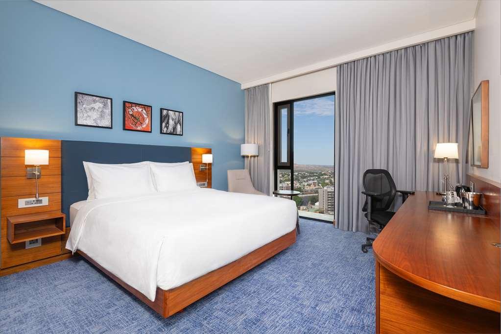 Hilton Garden Inn Windhoek Rum bild